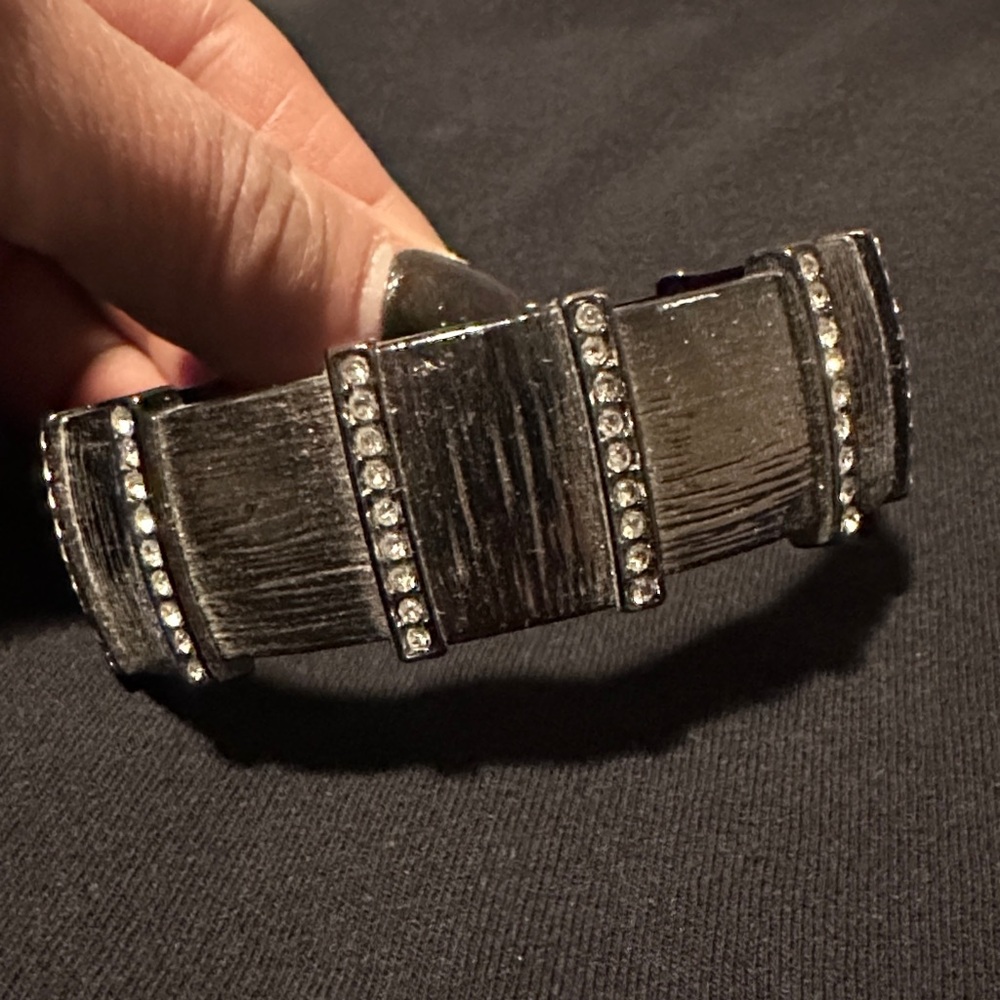 Elegant Silver Bracelet with Crystal Accents